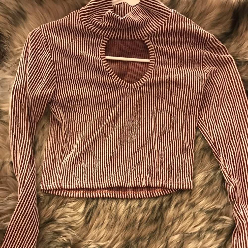🦇 Size small long sleeve crop top